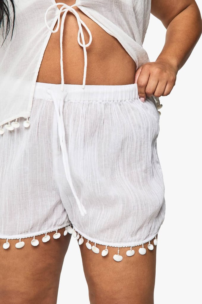 boohoo Dames Plus Strandshorts met Schelpenversiering | White | Maat: 26