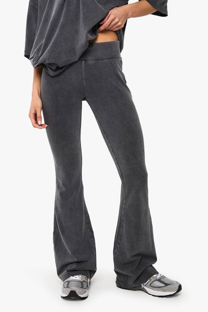 boohoo Dames Acid Wash Uitlopende Legging | Houtskool | Maat: 44