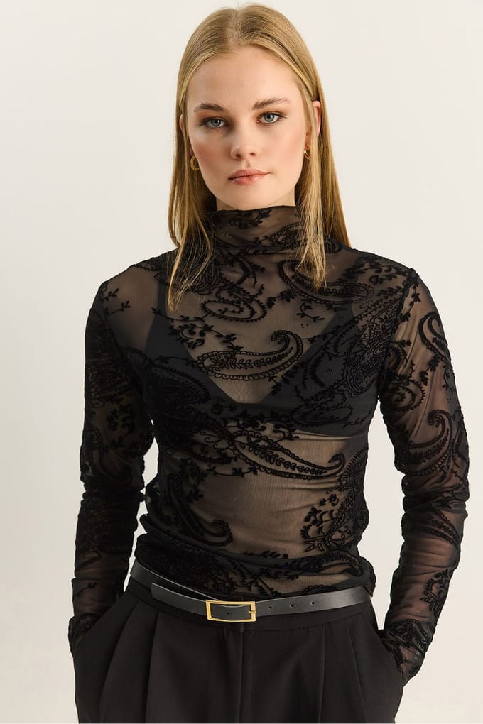 Paisleyprint Cut-Out Halve Turtleneck Blouse