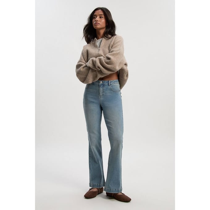 boohoo Dames Petite Mid Rise Y2K Bootcut jeans | Vintage Wash | Maat: 16