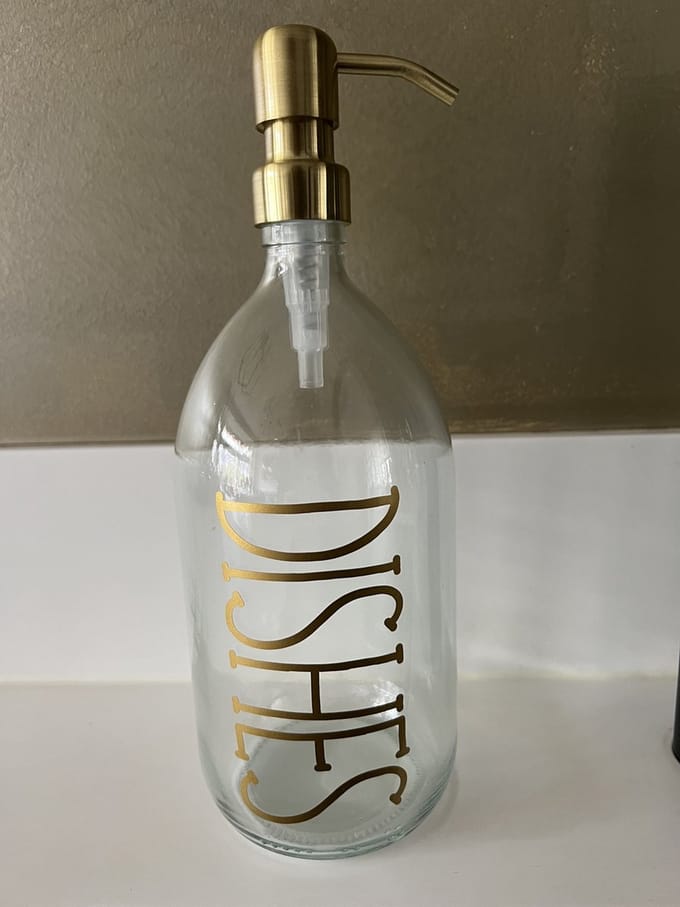 BBBLS® Design Dispenser "Dishes" | Transparant Glas | 1 liter | RVS / Metaal Pomp Goud | Zeeppomp | Zeepdispenser | Zeephouder
