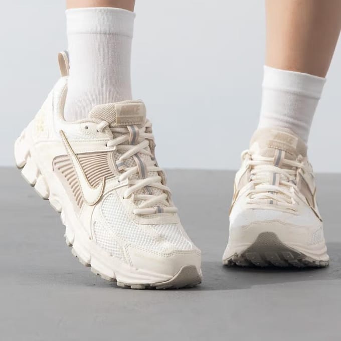 Nike Vomero 5 GS Pale Ivory Kindersneakers Crème Sanddrift HF6998-101 36 white