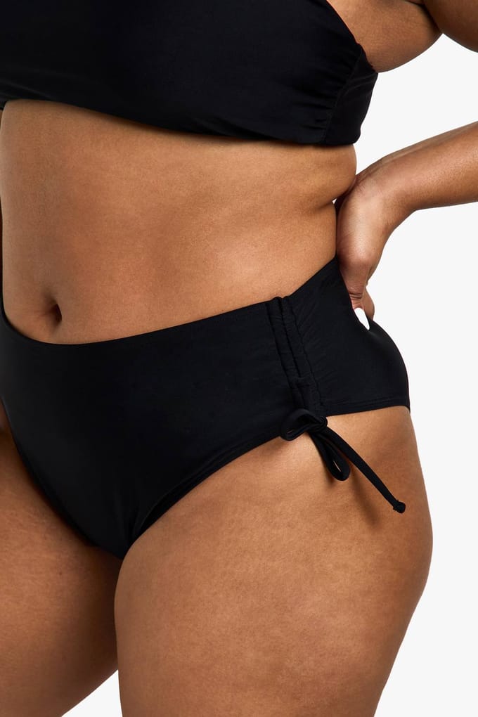 boohoo Dames Plus Badmode Essentials Buikcontrole Hoge Taille Slip | Zwart | Maat: 52