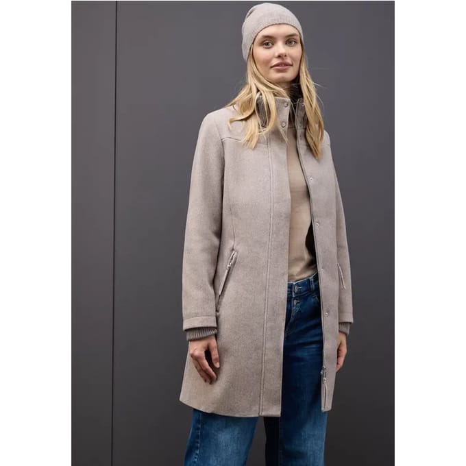 Jas met gebreide details