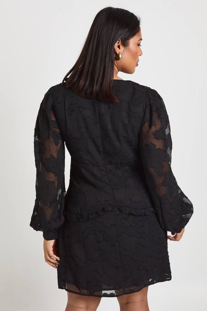 boohoo Dames Plus Burnout Chiffon Ruffle Smock Jurk | Zwart | Maat: 48