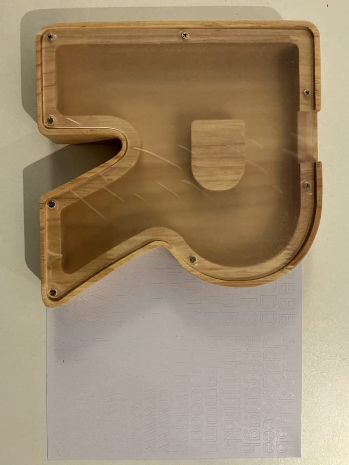 SPAARPOT HOUT LETTER R