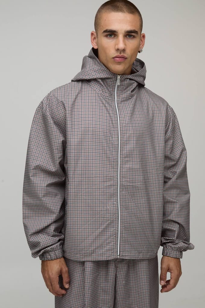 Regular Fit Nylon Geruite Trainingspak Met Rits En Col | Stone | Size Small