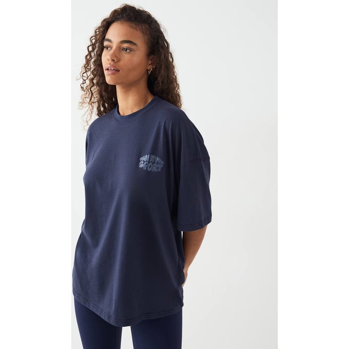 Dames DSGN Studio Sport Bedrukt Oversized T-Shirt | Marineblauw | Maat: 34