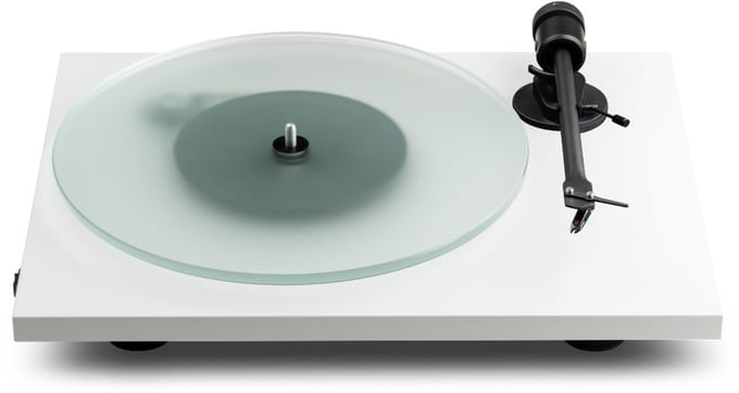 Pro-Ject T1 EVO BT OM10 Platenspeler - Ingebouwde Voorversterker - Bluetooth Verzender - Handgemaakt - Plug & Play - Wit