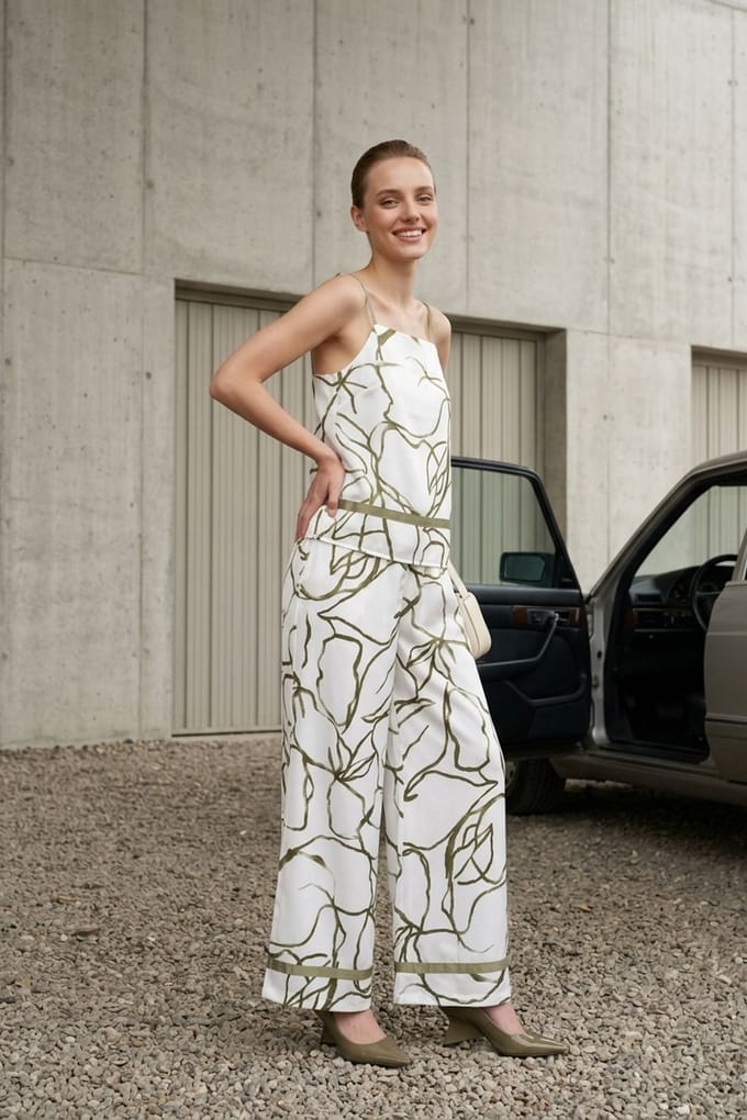Abstracte Satijnen Strapless Blouse en Wijde Broek Set