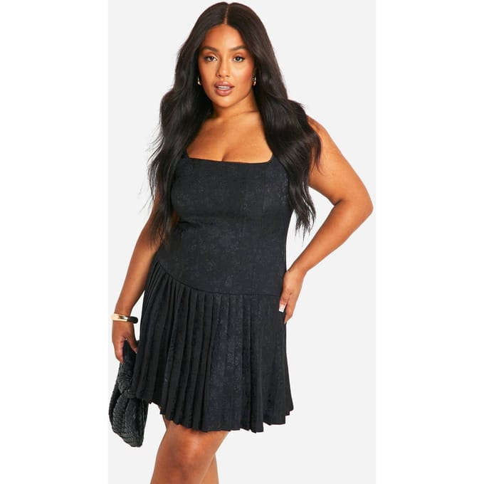 boohoo Dames Plus Satin Gerafelde Ruffle-zoom Jurk | Zwart | Maat: 54