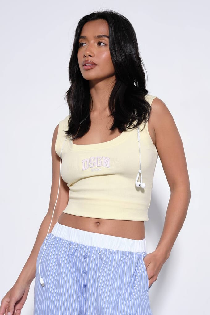 Dames Dsgn Studio Collegiate Applicatie Vest Top | Citroen | Maat: XS