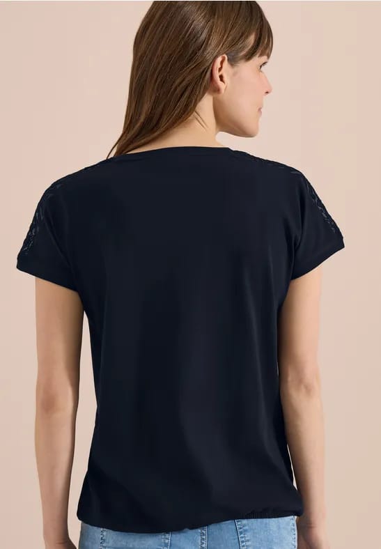 Shirt met overhangende schouders en kanten details