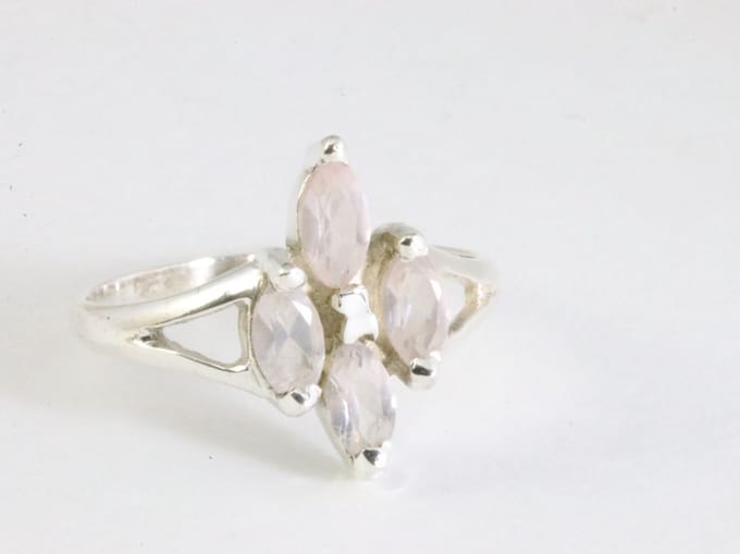 Fijne zilveren ring met rozenkwarts - maat 16