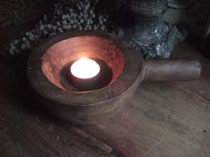 Wooden bowl with handle