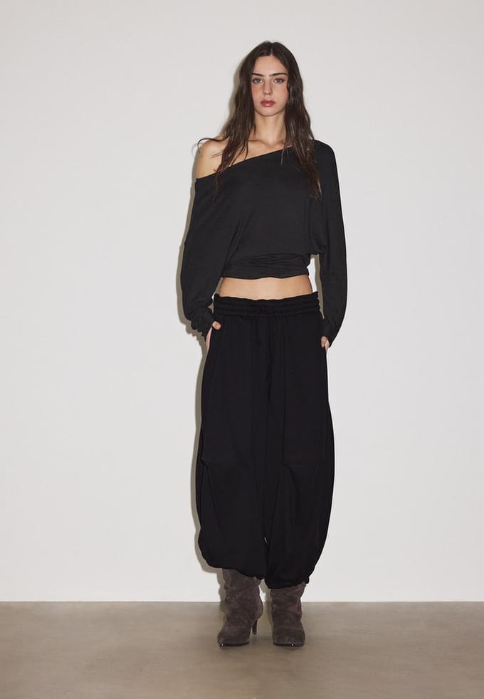 Stradivarius Asymmetrisch T-shirt met ceintuureffect  Zwart M