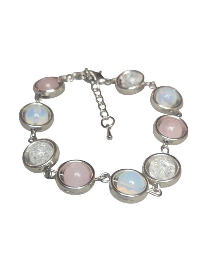 Rozenkwarts, iris bergkristal en opaal armband.