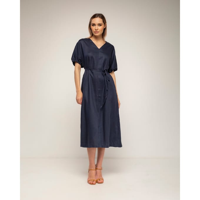 Oversized jurk met gerimpelde mouwen, V-hals en een losse ceintuur