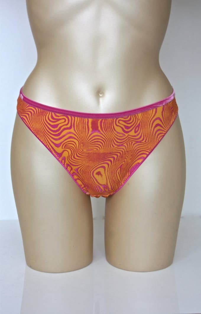 Freya - Tigerlilly - oranje string, speels motief - Maat S / 36