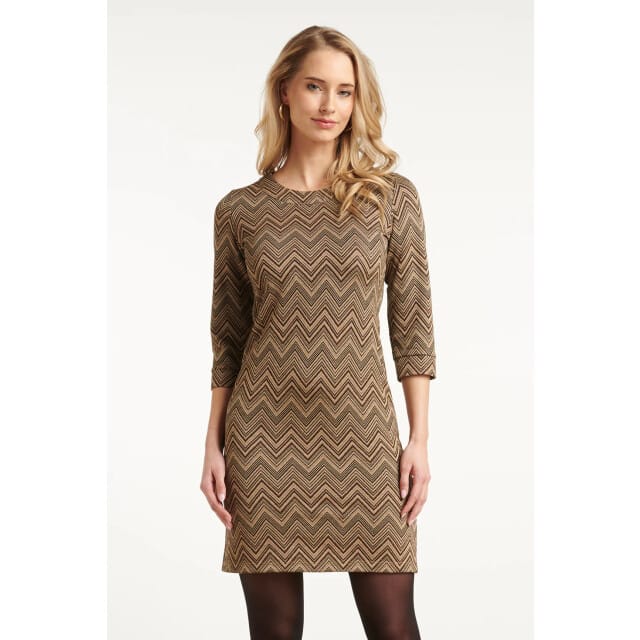 Smashed Lemon Zand en gouden getailleerde jurk met zigzagprint |