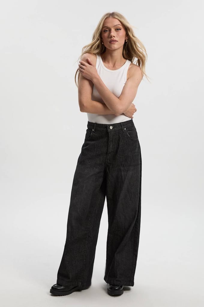 boohoo Dames Petite Basic Super Wide Leg Jean | Washed Black | Maat: 6/28L