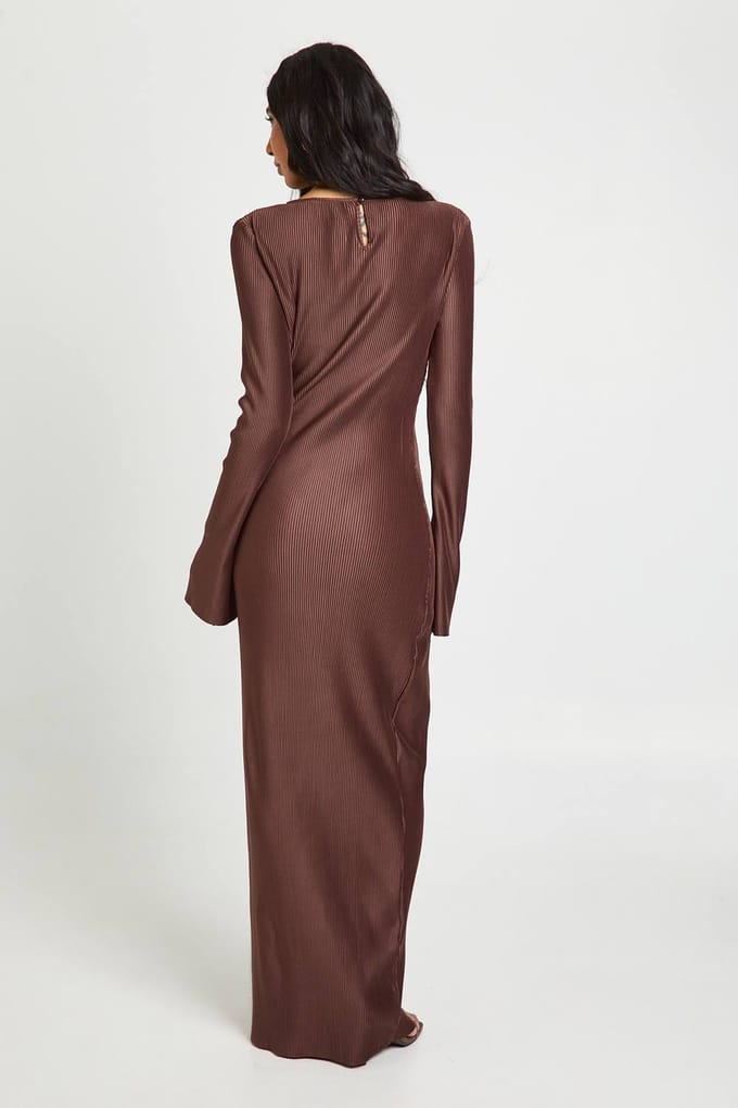 boohoo Dames Tall Plisse Wijdvallende Mouw Kolom Maxi Jurk | Chocoladebruin | Maat: 34