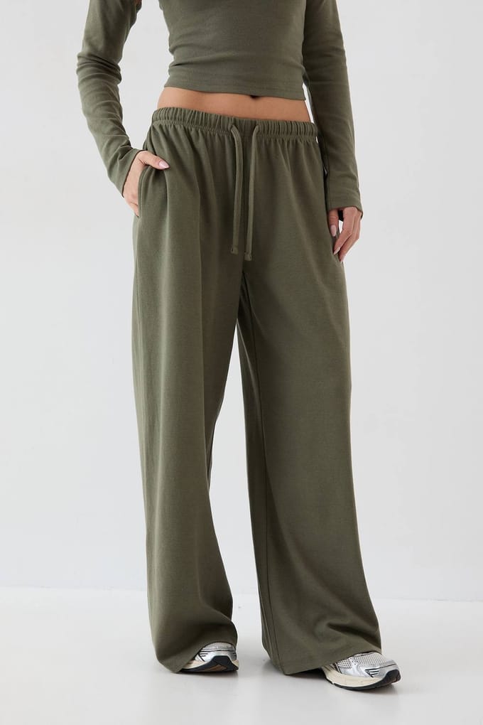 Dames DSGN Studio Geborduurd Ribfluweel Wijde Pijpen Broek | Olijf | Maat: 2XL