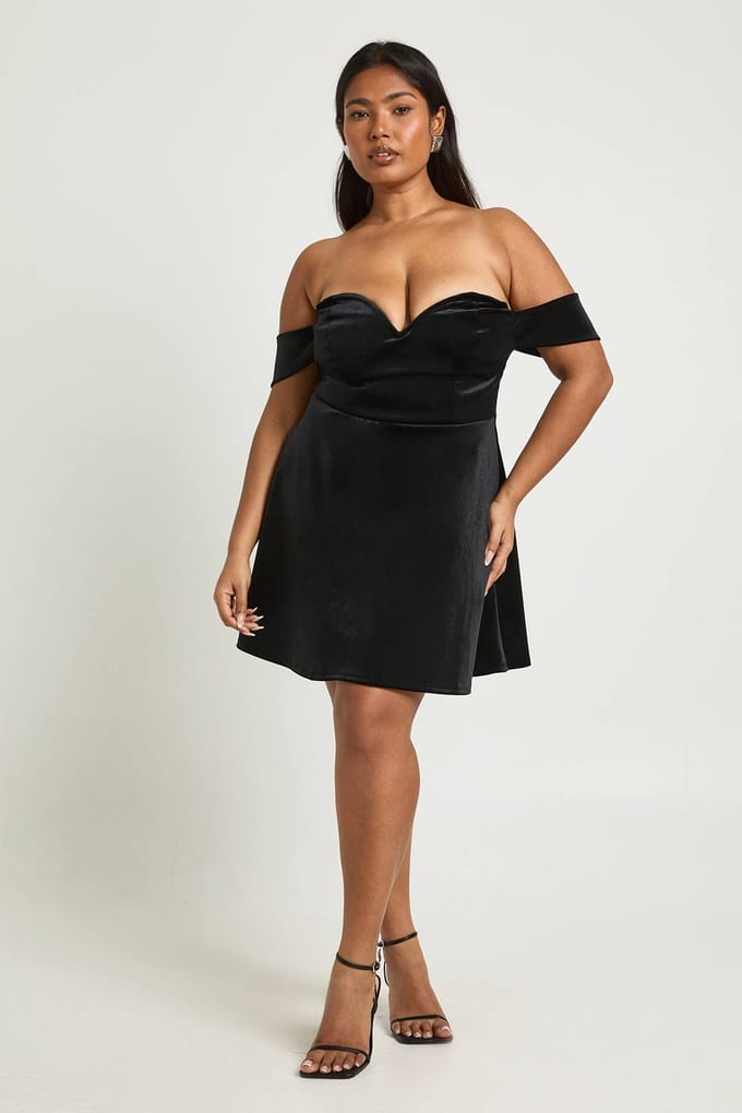 boohoo Dames Plus Fluwelen Bardot Plunge Mini Jurk | Zwart | Maat: 44