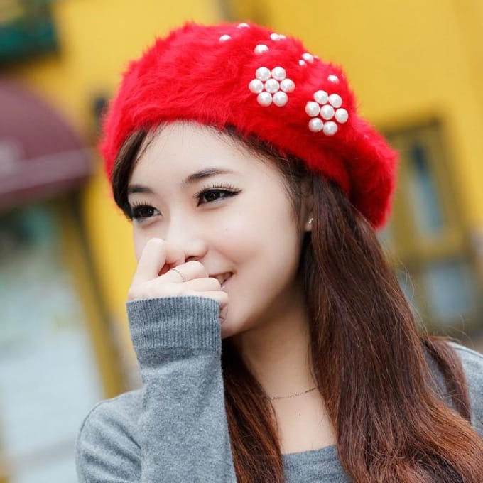Chapeau d'hiver pour femme en fourrure de lapin perlée tricotée, béret blanc beige