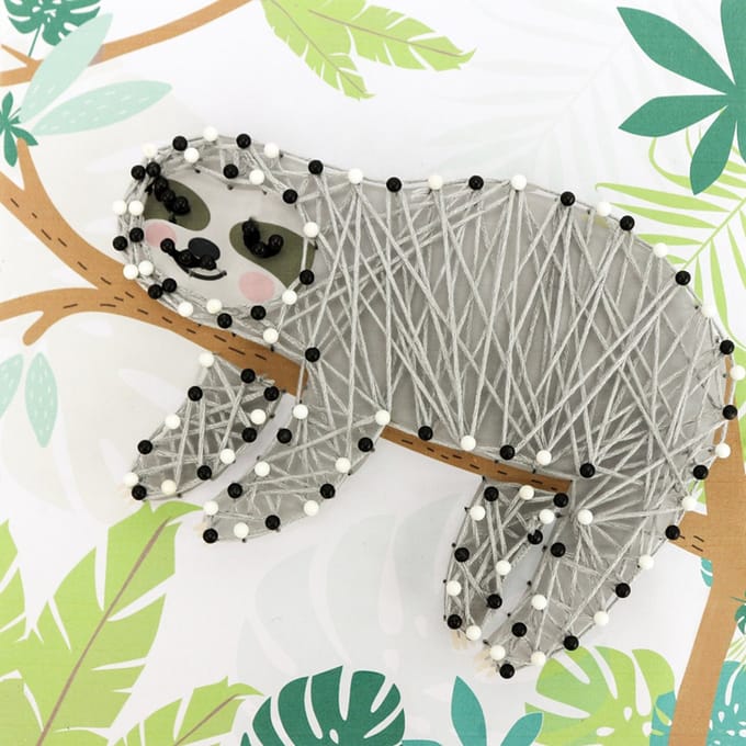 Knutselset - String-Art Luiaard Boom - Grijs - Hobby DIY Kind 3+ - 21x21cm