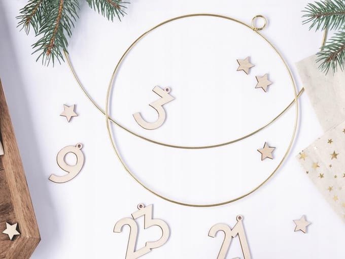 PARTYDECO - 2 gouden metalen ringen 20 en 28 cm voor kransen