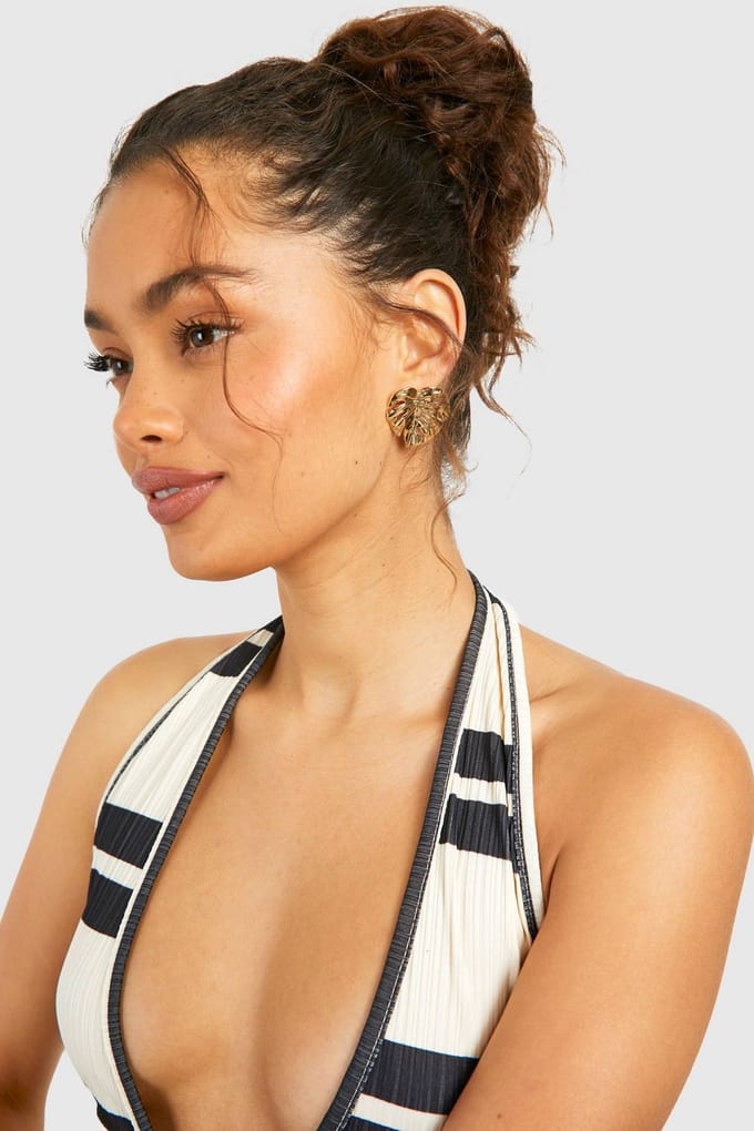 boohoo Dames Oversized Leaf Detail Stud Earring | Gold