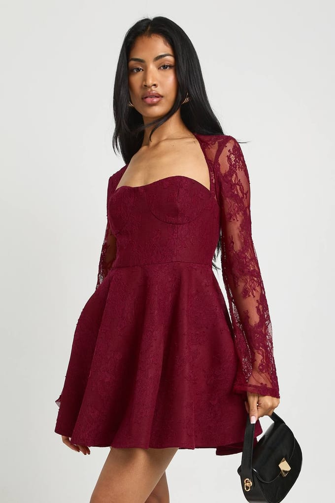 boohoo Dames Kant gestructureerde mini skaterjurk | Wine | Maat: 14