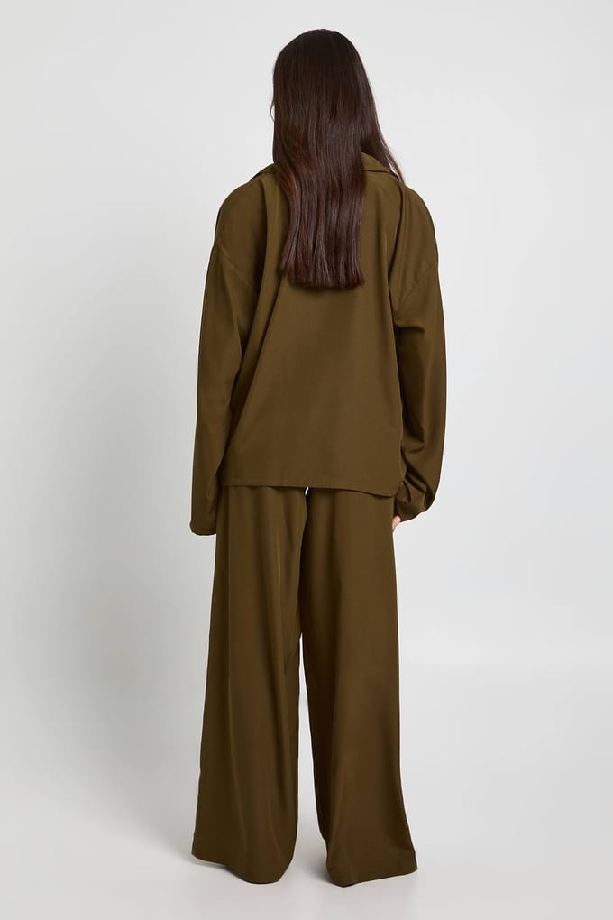 boohoo Dames Petite oversized overhemd & wijde pijpenbroek co-ord | Olive | Maat: 16