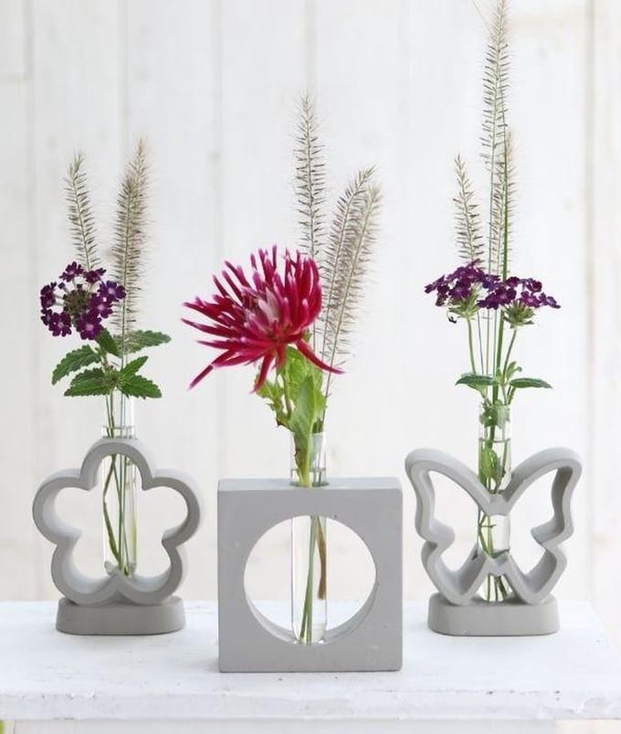 Cement basis Bloem met glazen buis 10x15cm 4cm diep (1 pc)