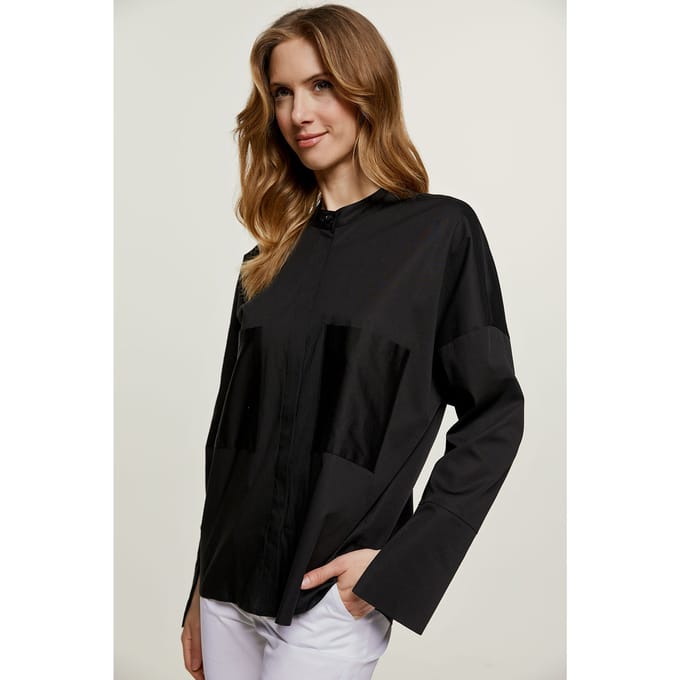 Zwart shirt met zakdetail