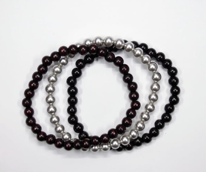 Elastische kralen armband 2 x A kwaliteit houten kralen en 1x Swarovski parels 16 cm