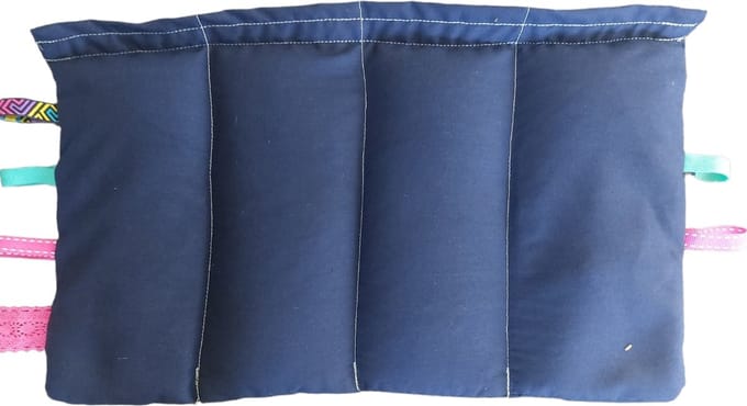 verzwaringskussen - schootkussen donkerblauw met friemels