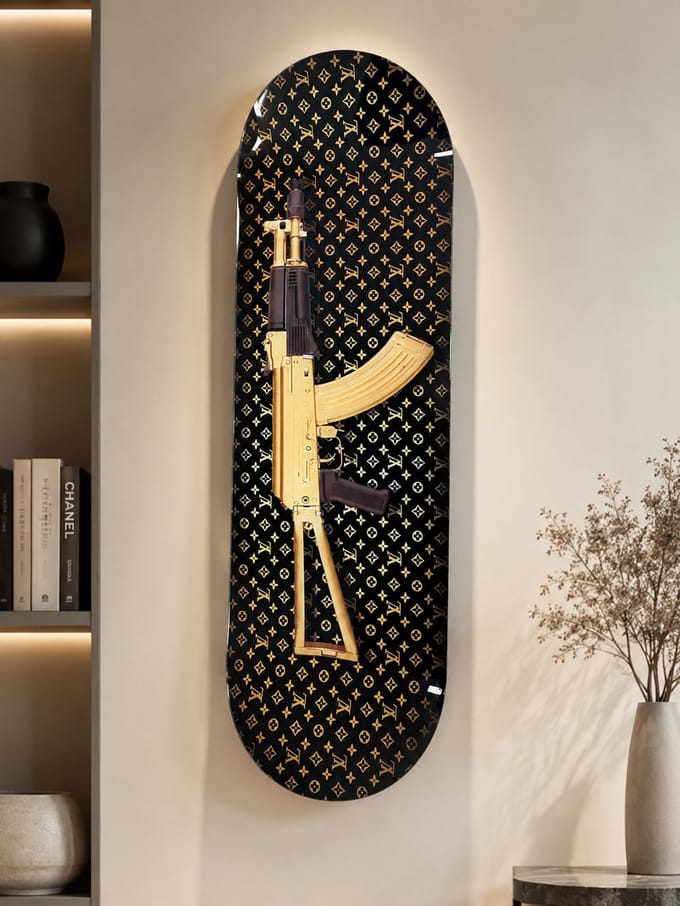 AK47 LV Wanddecoratie – Zwart/Goud Luxury Wall Art