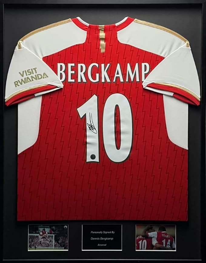 Dennis Bergkamp Arsenal 23/24 ingelijst thuis shirt