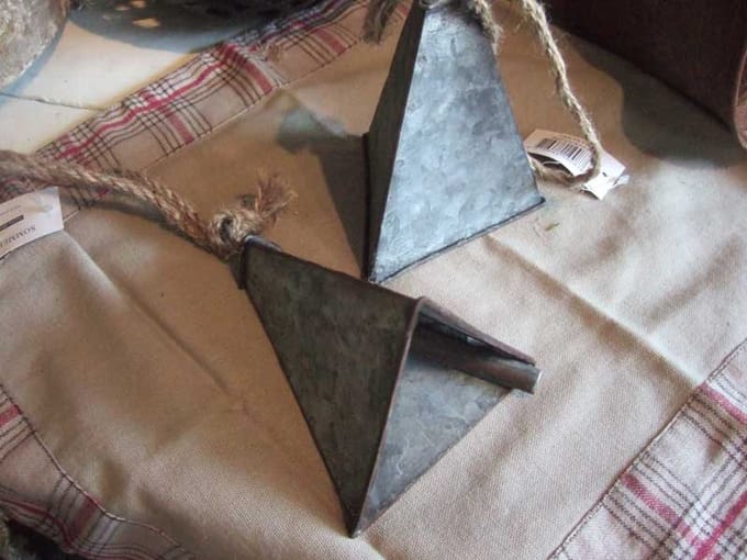 Metalen bel piramide