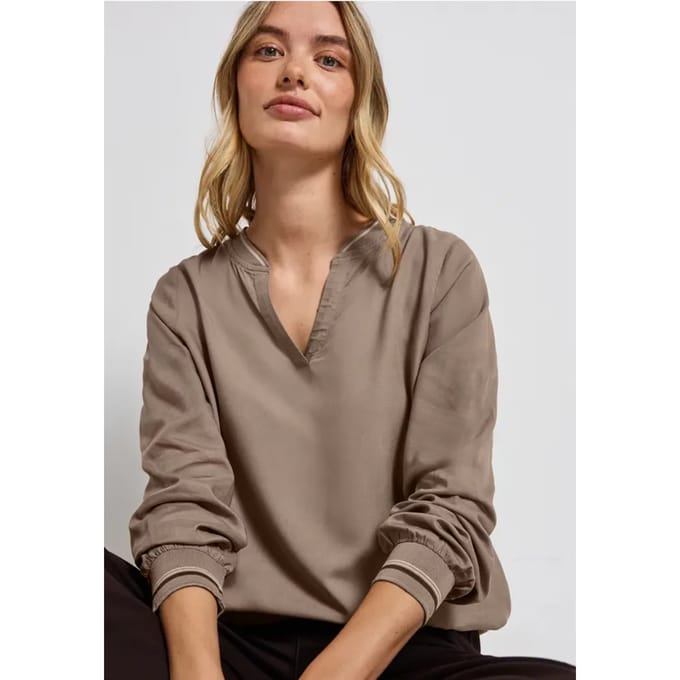 Blouse met gespleten hals en tape