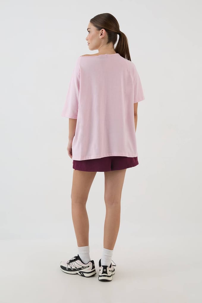 Dames Dsgn Studio Contrast Script Off-shoulder T-shirt | Pink | Maat: Medium