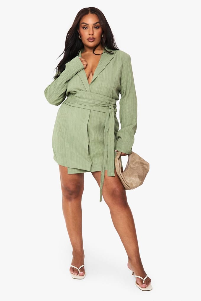 boohoo Dames Plus getextureerde, op maat gemaakte blazerjurk met ceintuurdetail | Verstandig | Maat: 56