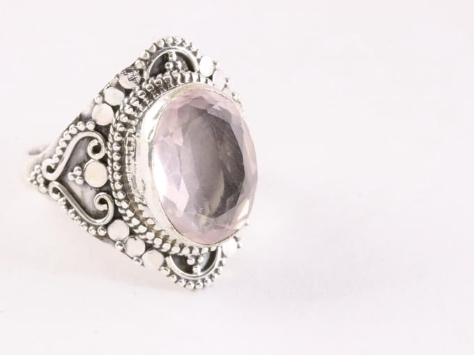 Bewerkte zilveren ring met rozenkwarts - maat 17