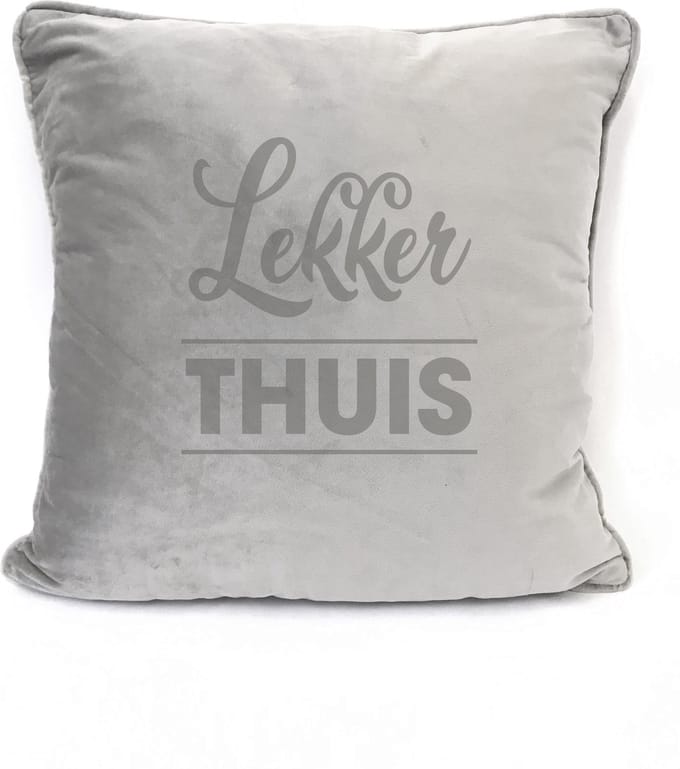 Grijs sierkussen Velours - 45x45cm - Met Tekst: Lekker Thuis. Cadeau-verjaardag-bedankje-samenwonen.