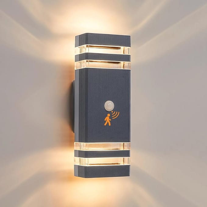 Moderne buitenlamp met bewegingssensor en IP65