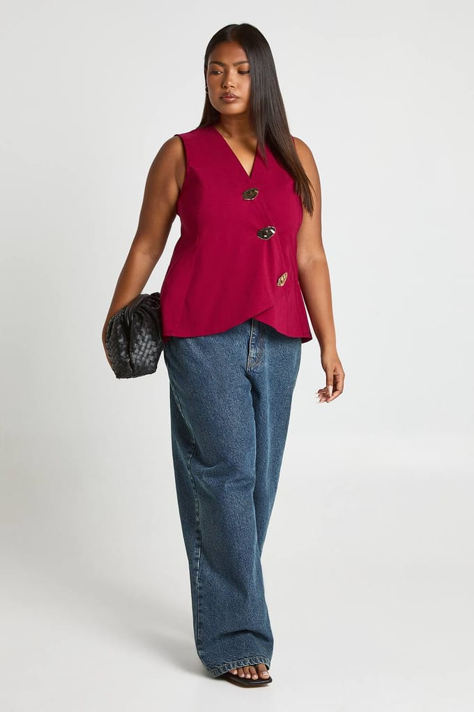 boohoo Dames Plus Gilet met gouden knoopaccent | Berry | Maat: 28