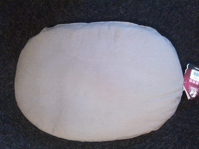 Hondenkussen - ovaal -  80cm - ribkoord - bruin