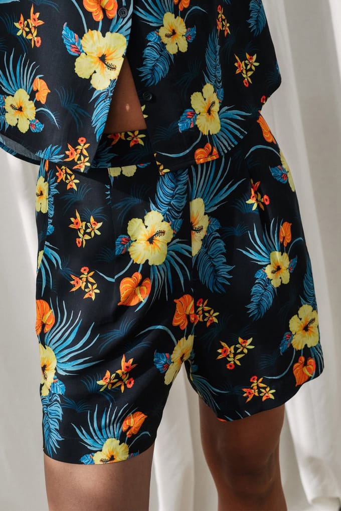 TWOTHIRDS Medvezhi - Hibiscus Größe: S | Kurze Sporthosen Outlet | Damen